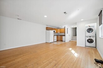 Building Photo - 4 br, 2 bath Triplex - 1708 N 18TH ST Unit B