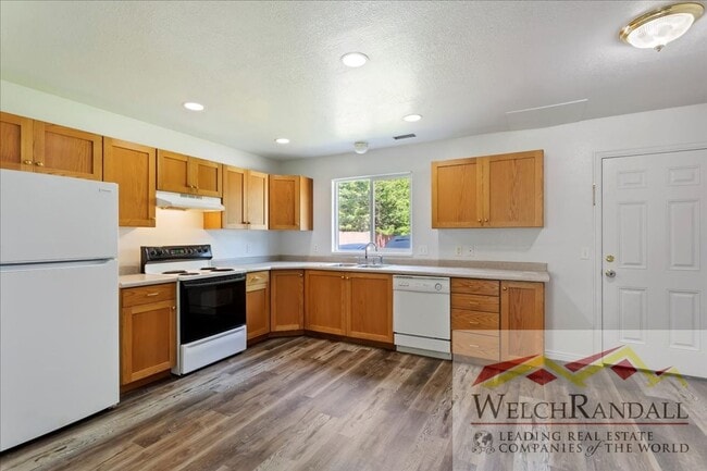 Building Photo - Beautiful 3 Bed 1.5 Bath Townhome in Ogden