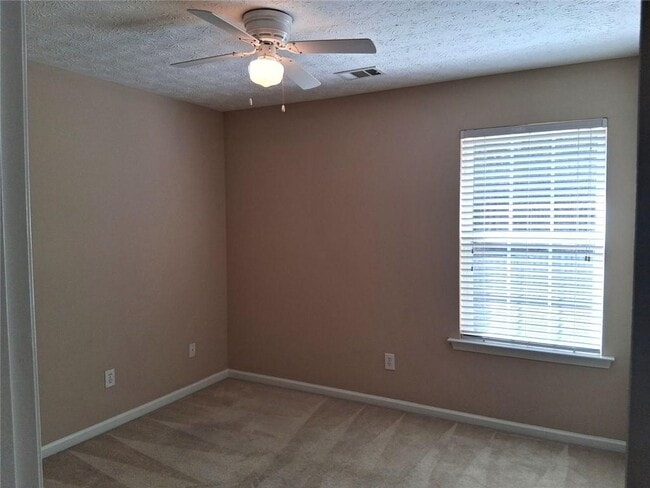 Building Photo - 130 Vinings Dr