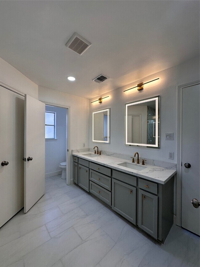 Building Photo - 17707 Moss Point Dr