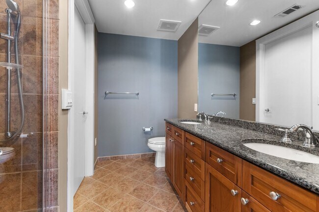 Building Photo - Your dream condo in the heart of Raleigh!