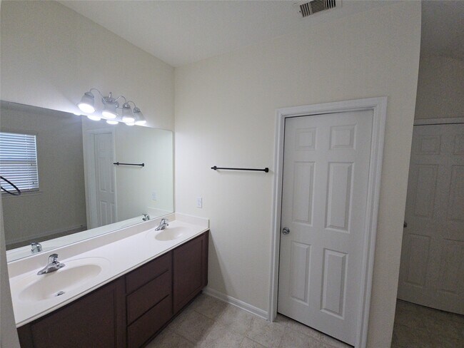 Building Photo - 11722 Wren Crossing Dr