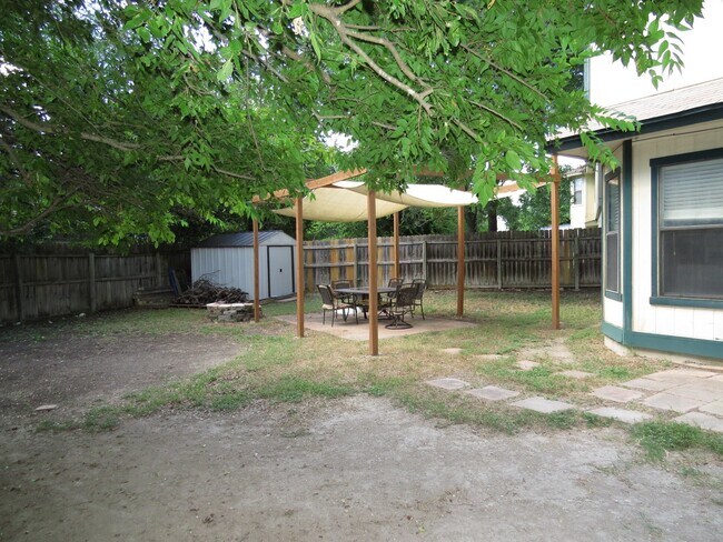 Building Photo - 2308 Darwin Cir