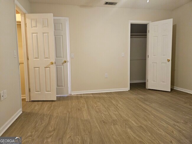 Building Photo - 220 Courtney Way
