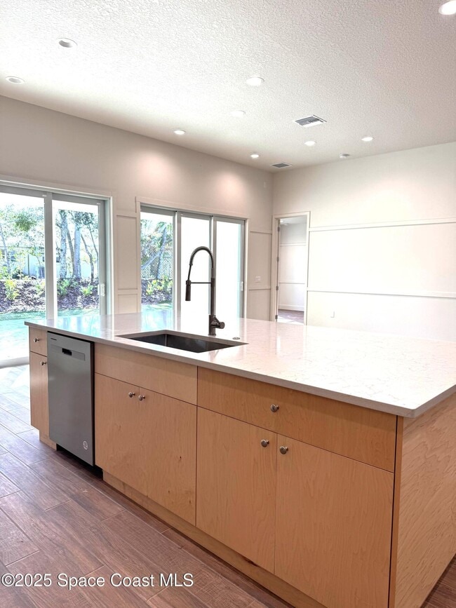 Building Photo - 2801 Edington Dr