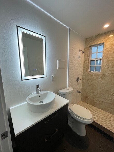 Bathroom - 7820 Carlyle Ave