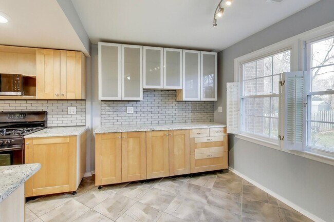Building Photo - 5769 Yellowrose Ct