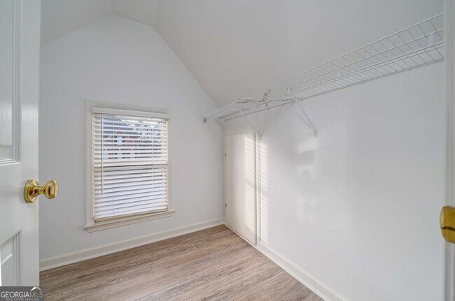 Building Photo - 9445 Stoney Ridge Ln