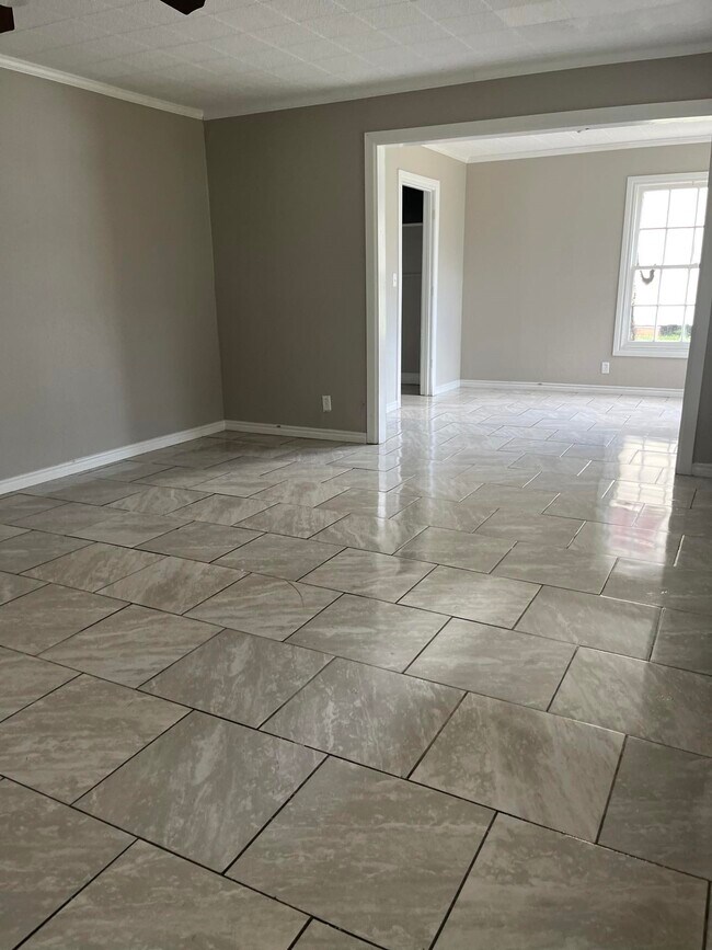 Building Photo - 4980 Chambers St