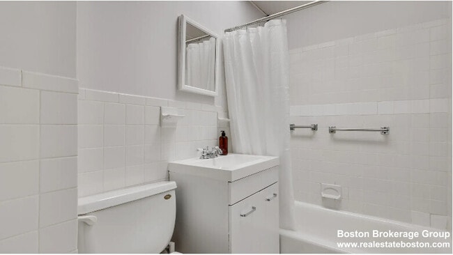 Building Photo - 823 Dorchester Ave