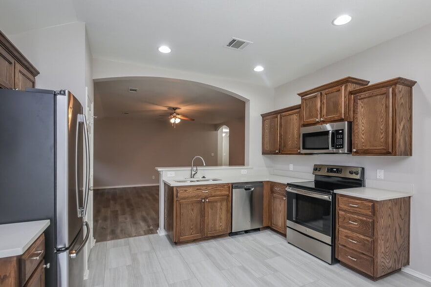 Building Photo - 258 Kennedy Dr