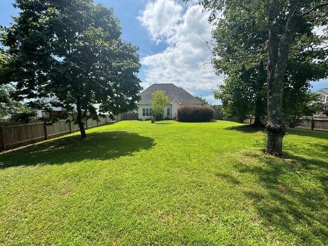 Building Photo - 4852 Knollview Dr