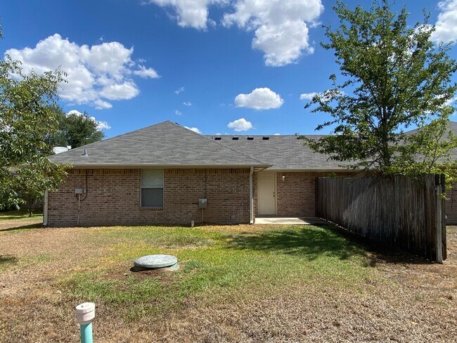 Building Photo - 160 Satch Dr