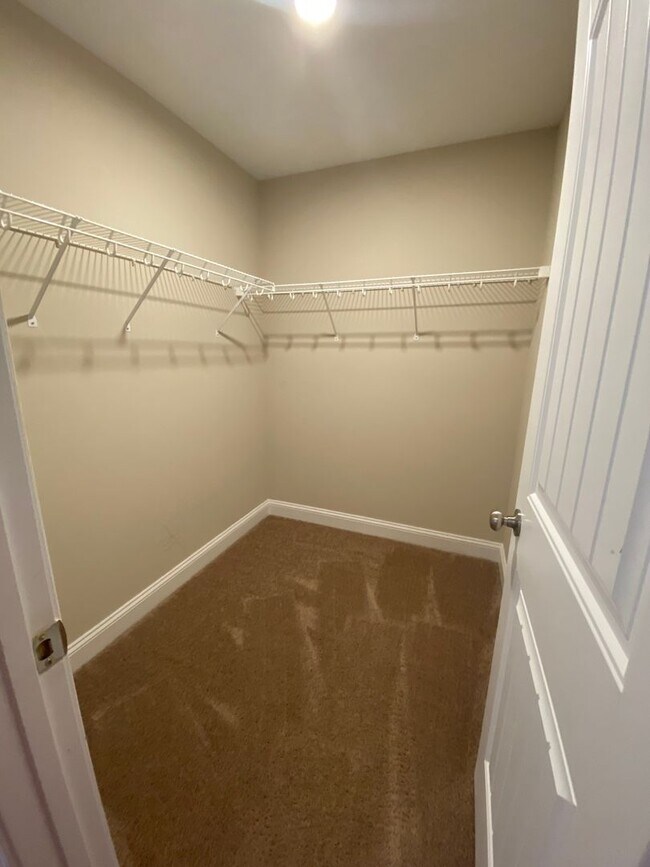 Building Photo - 4 Bedroom Sneads Ferry Home for Rent