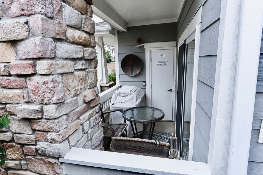 Building Photo - 9369 Amison Cir