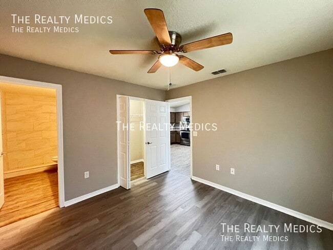 Building Photo - 5312 NW 6th Pl