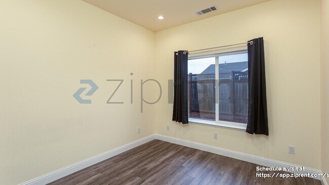 Building Photo - 1313 Crestview Ct