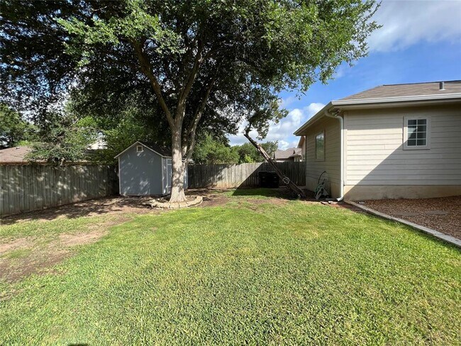 Building Photo - 1112 Cimarron Ct