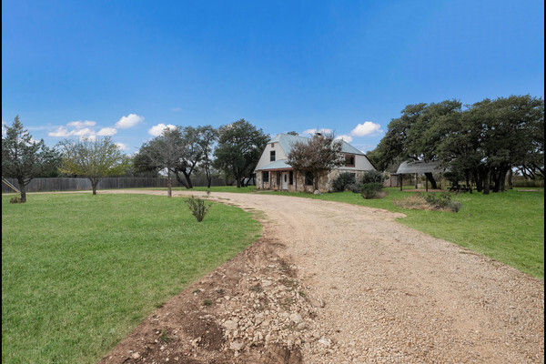 Building Photo - 200 Blue Bonnet Dr