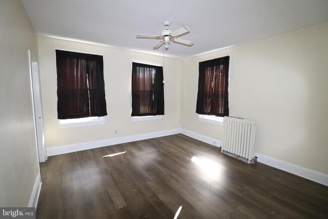 Building Photo - 403 Pennington Ave