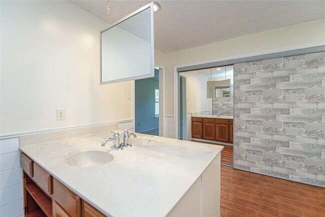 Building Photo - 25418 Sugar Valley Ln