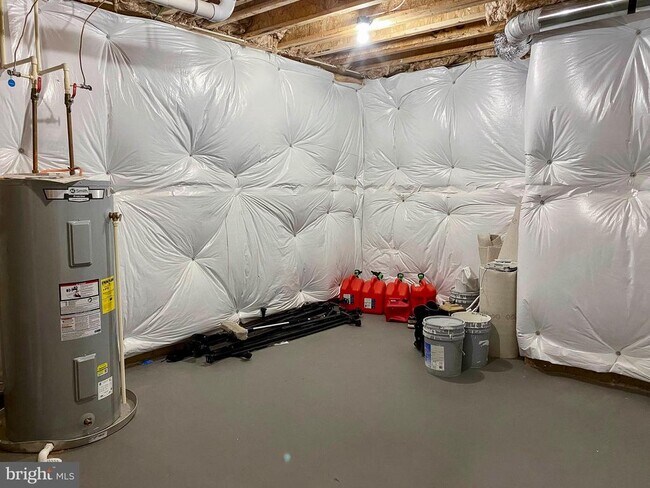 Building Photo - 6665 Fayette St