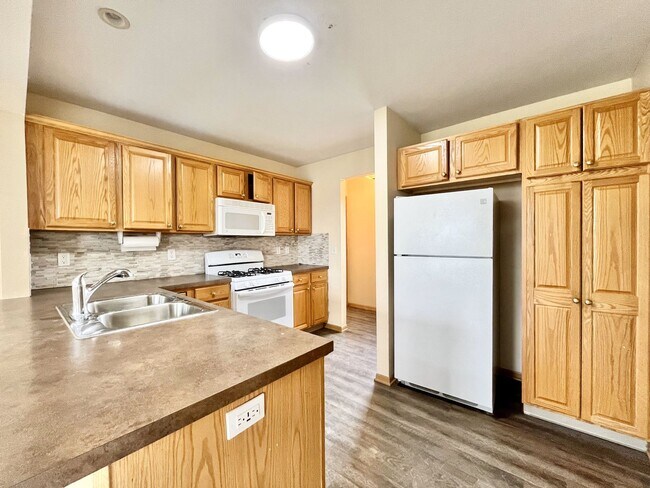 Building Photo - 2103-2105 Kinnrow Ave NW