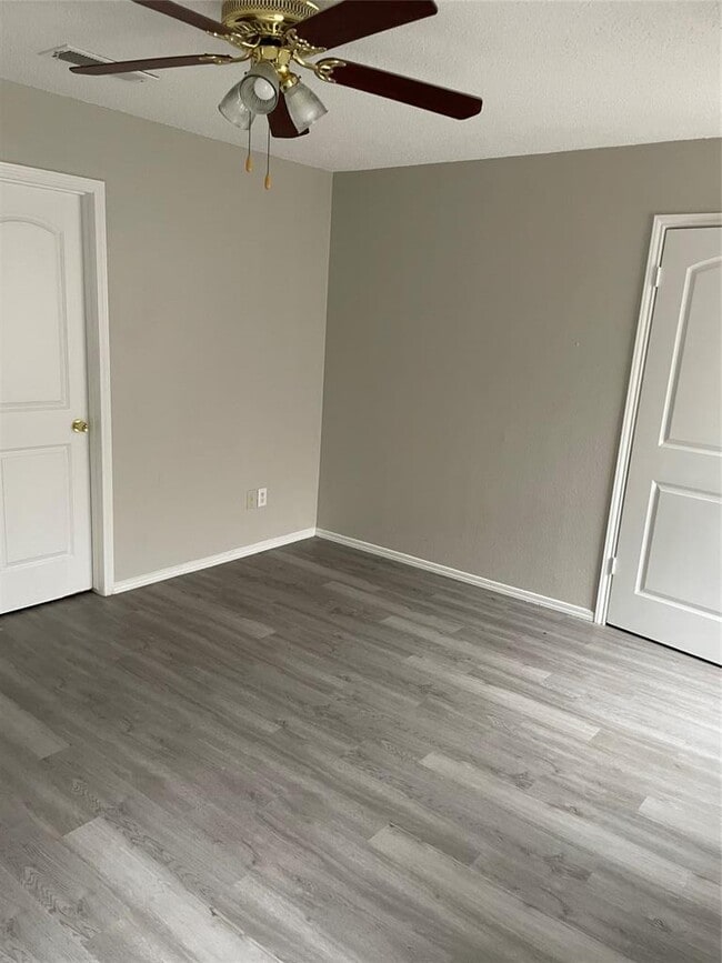 Building Photo - 106 E Austin Ave