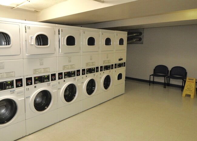 Laundry room - 3000 Spout Run Pkwy