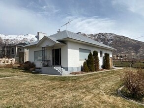 Building Photo - 2858 750 E St