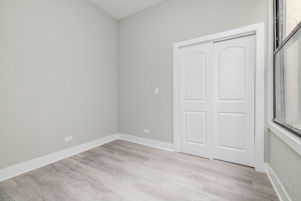 Building Photo - 2448 S Oakley Ave