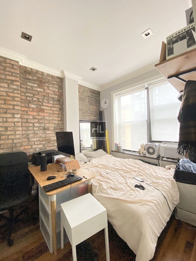 Building Photo - Mulberry Street