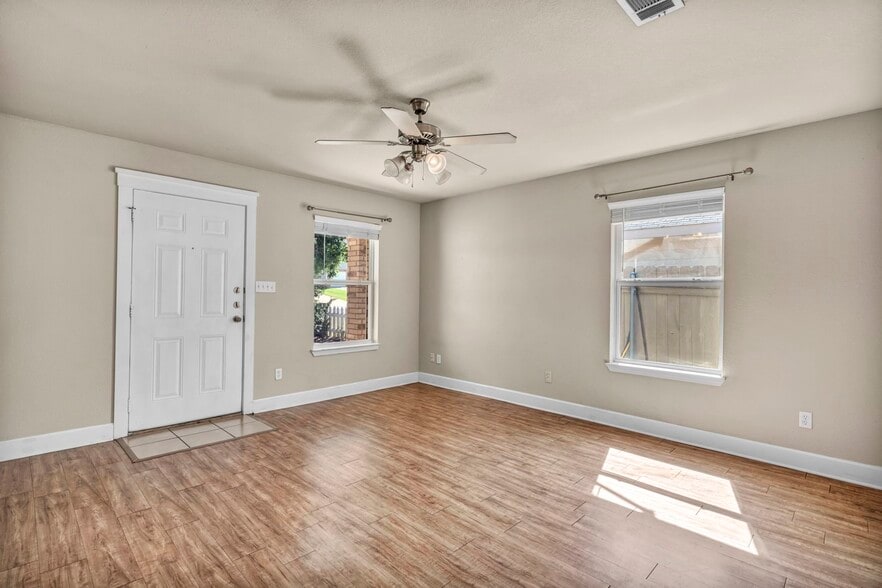 Building Photo - 710 Claremont Pky