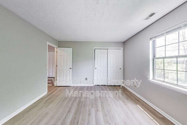 Building Photo - 29 Medina Ln