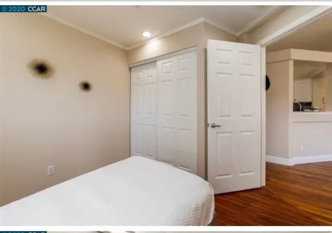 Building Photo - Two Bedroom/Two Bathroom Condo Available i...