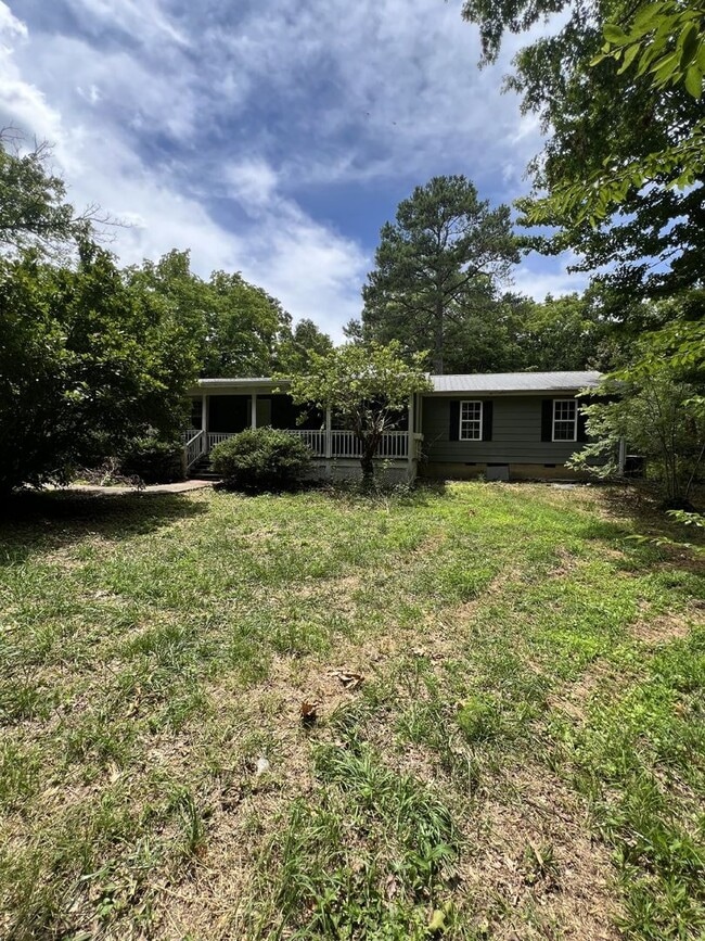 Building Photo - Charming Home in Rock Spring, GA!