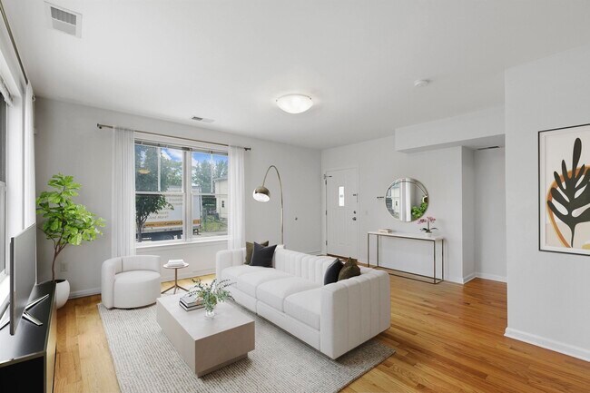 Building Photo - 439 Whiton St