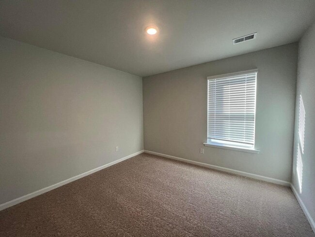 Building Photo - 309 Black Birch Dr