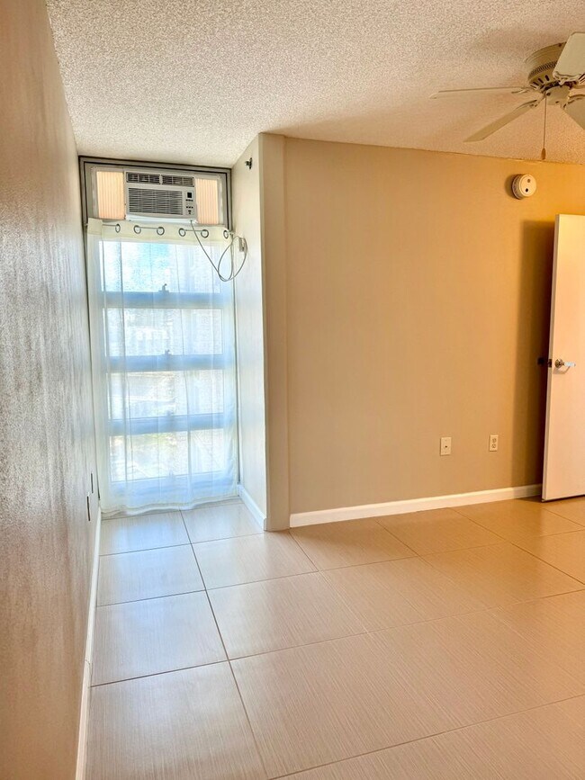 Building Photo - Country Club Village 6 - Two bedroom, one ...