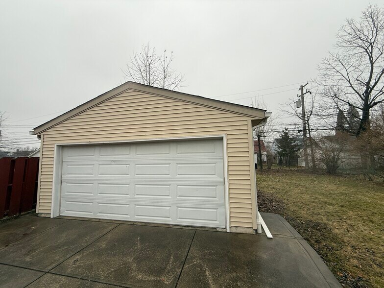 Building Photo - 4185 Eastway Rd