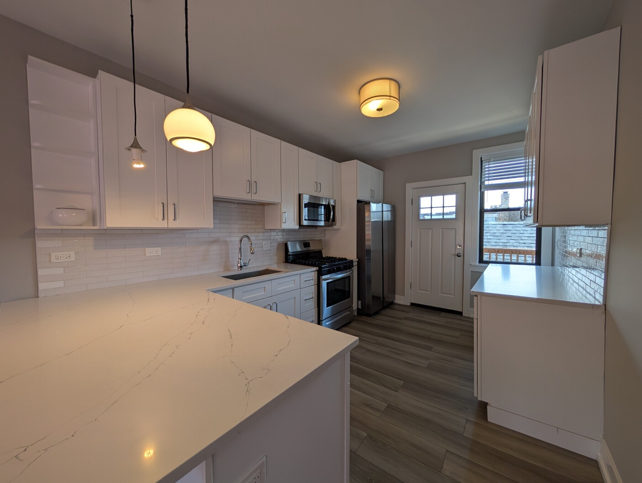 Building Photo - 3941 N Janssen Ave