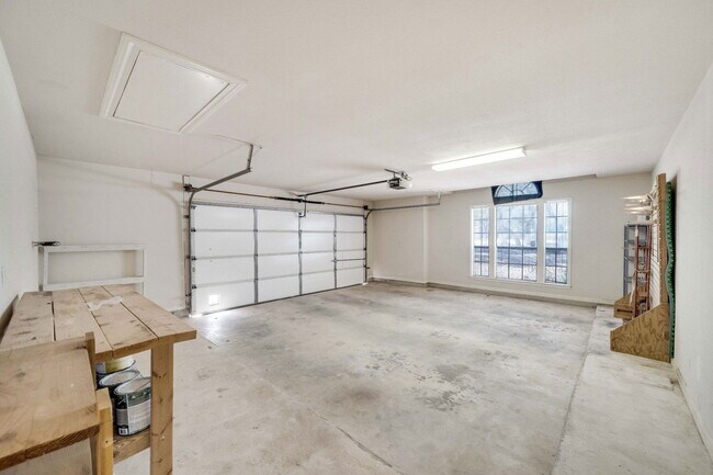 Building Photo - 11901 Jess Dr