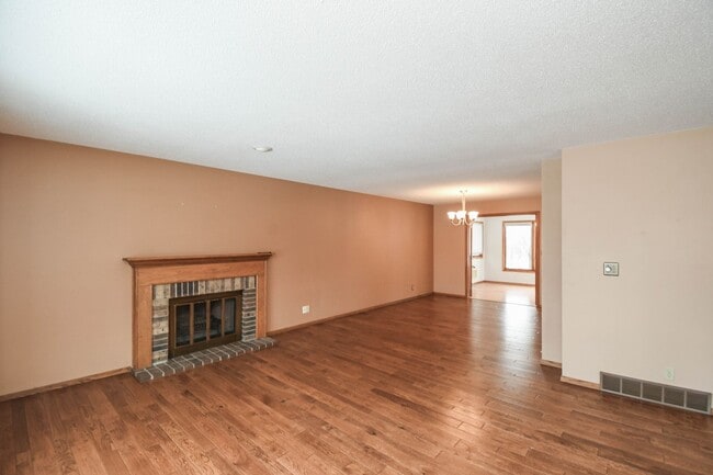 Building Photo - Spacious 5-Bedroom Split-Level in Southwest Sioux Falls with 4-Season Room & Fenced Yard!
