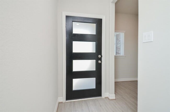 Building Photo - 7402 Sunlit Hbr Dr