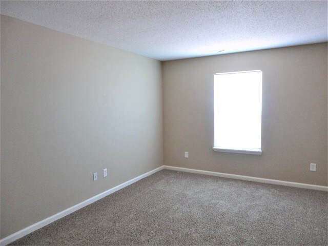 Building Photo - 9684 Thomas Ln