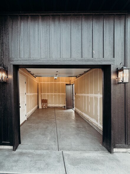 Building Photo - 1146 S Lauren Ln