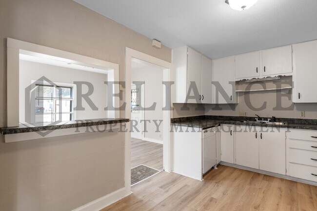 Building Photo - 1934 N Burns Ave