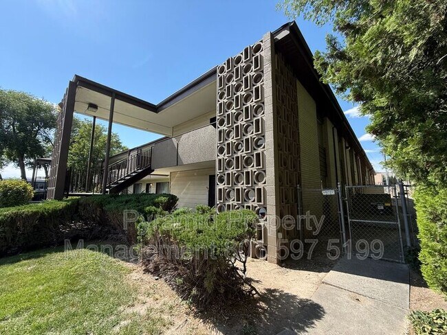 Building Photo - 1555 E 3900 S