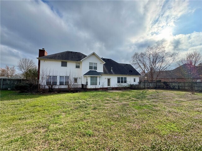 Building Photo - 3834 E Chadwick Dr