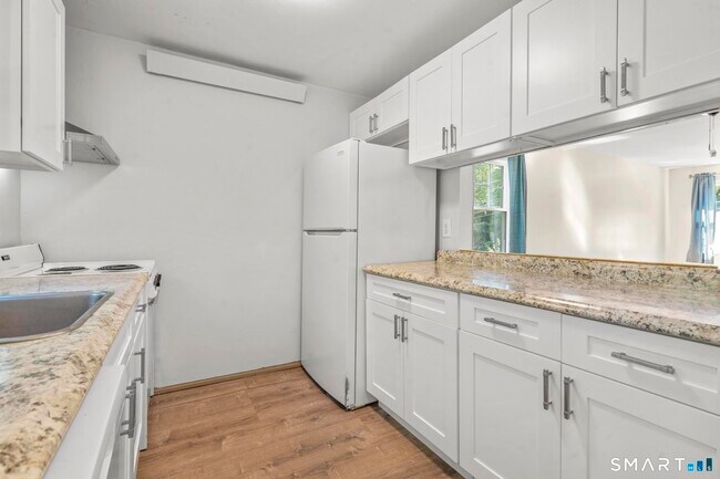 Building Photo - 675 Millville Ave